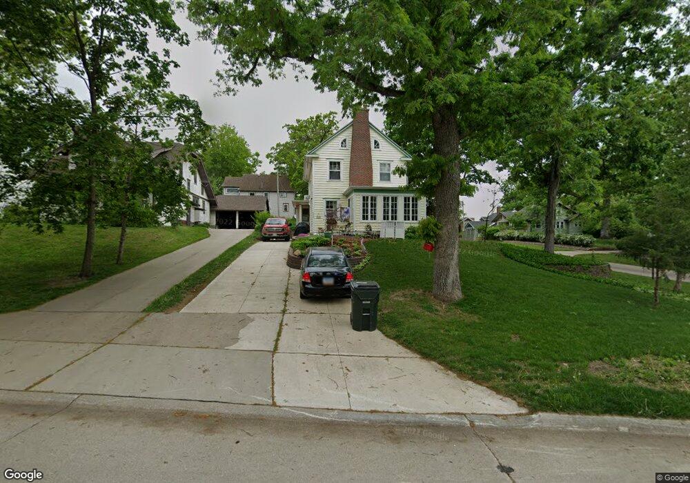 2105 Glenway Dr SE, Cedar Rapids, IA 52403 - photo 1