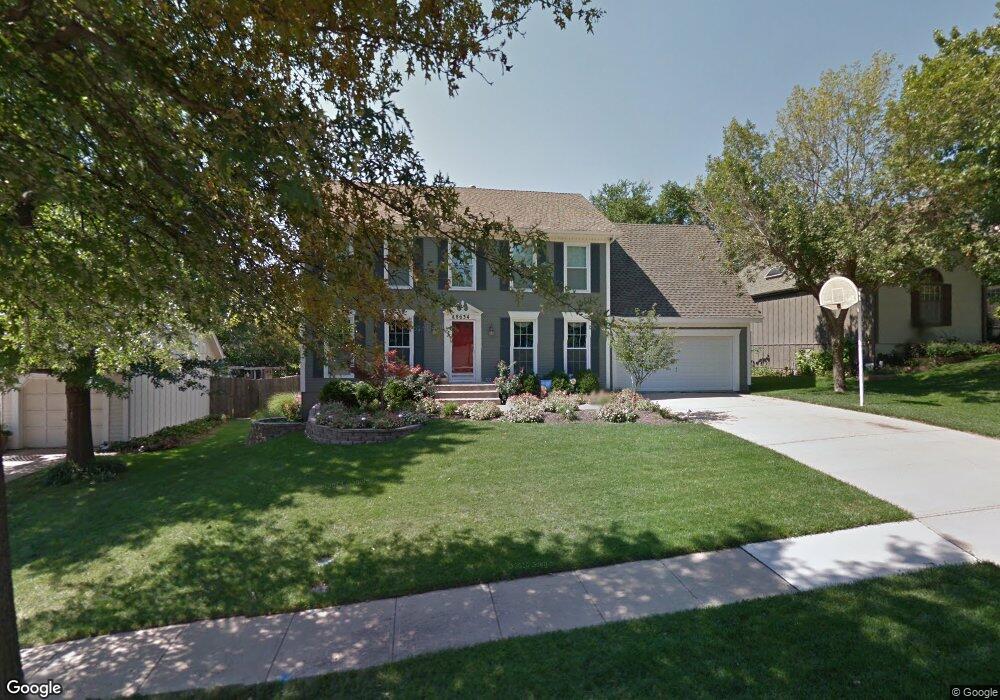 8634 Oakview Dr, Lenexa, KS 66215 - photo 1