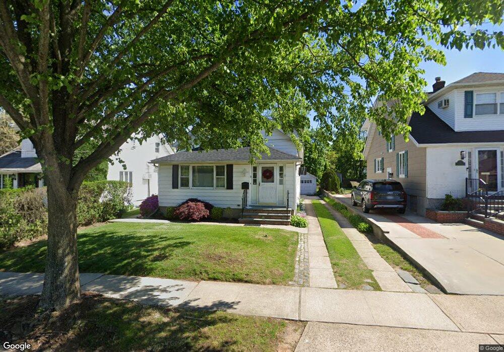 10 Atlas Ct, Malverne, NY 11565 - photo 1