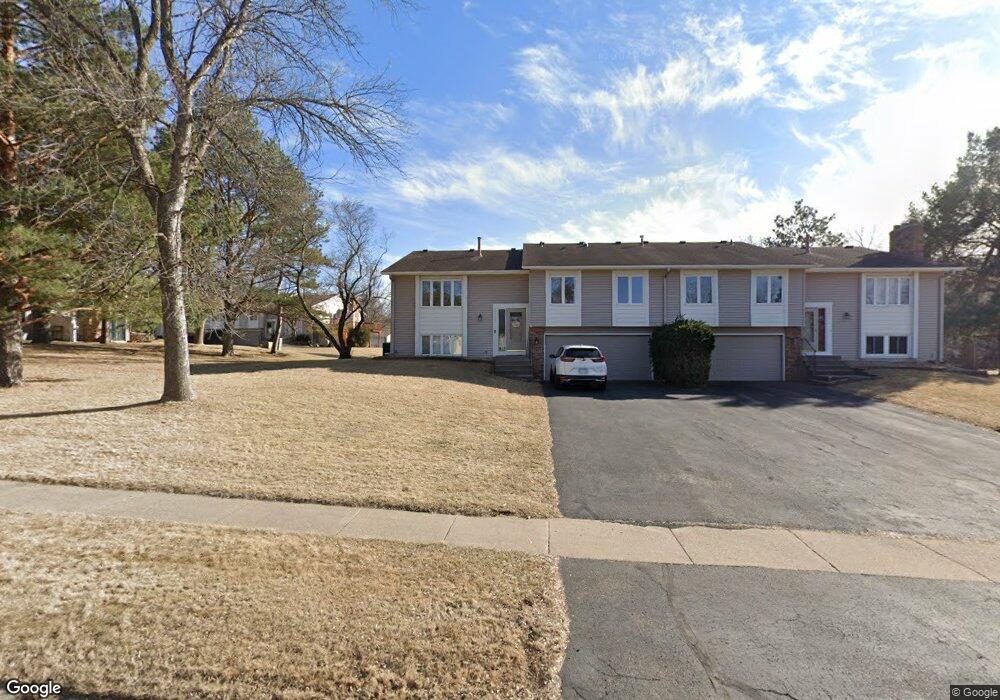 10489 Yorktown Ln N, Maple Grove, MN 55369 - photo 1