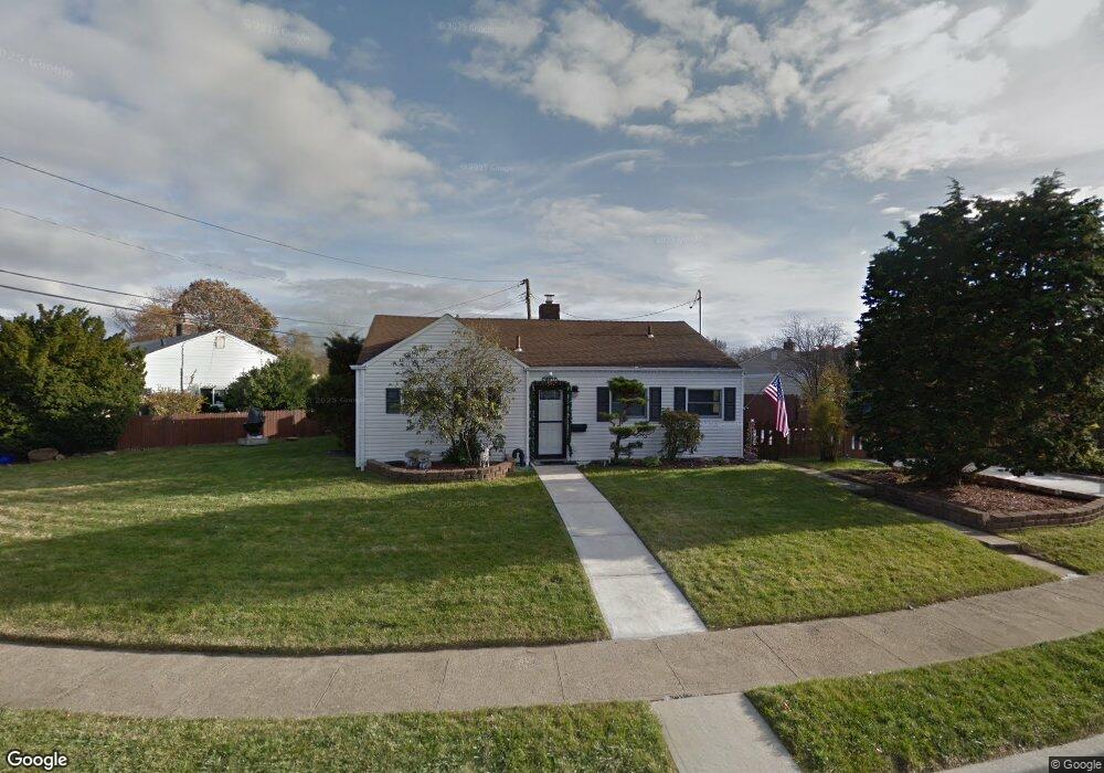 21 Sunnybrook Dr W, Oceanside, NY 11572 - photo 1