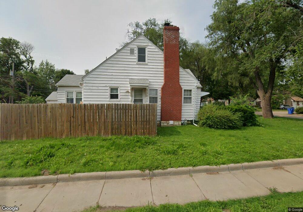 2045 SW Webster Ave, Topeka, KS 66604 - photo 1