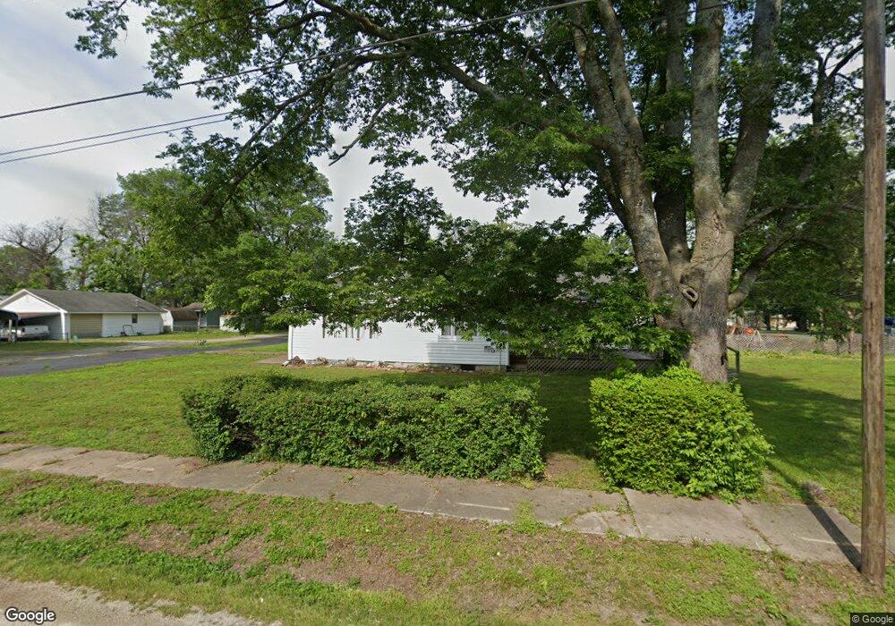 304 N Wells St, Altamont, KS 67330 - photo 1