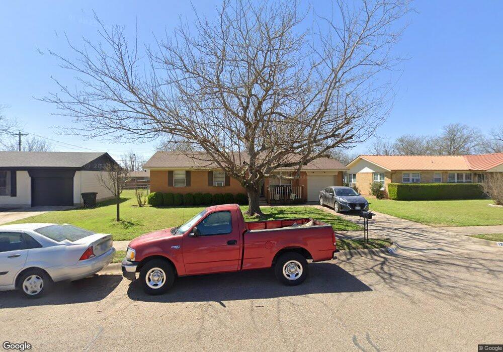 1212 S Ridgeway Dr, Cleburne, TX 76033 - photo 1