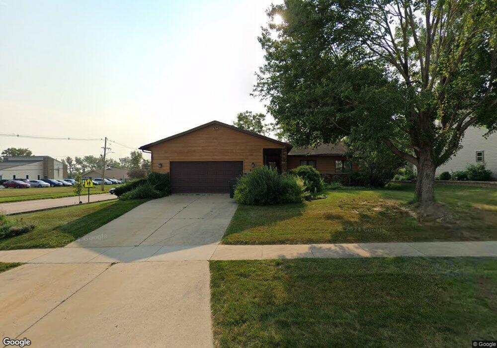 4130 Wedgewood Dr NE, Cedar Rapids, IA 52402 - photo 1