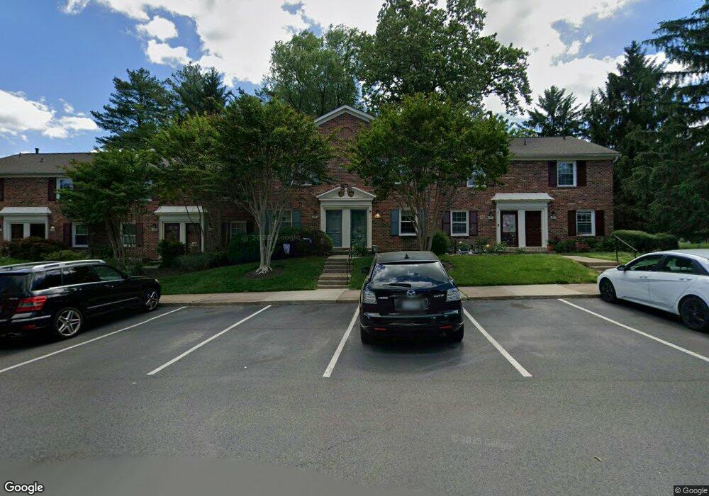 5823 Torington Dr unit 852, Springfield, VA 22152 - photo 1