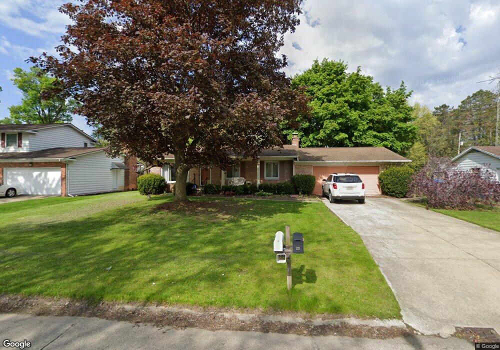 4250 Whispering Oak Dr, Flint, MI 48507 - photo 1