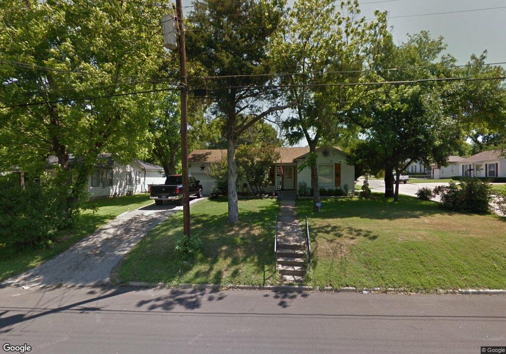 1500 N Clay St, Ennis, TX 75119 - photo 1