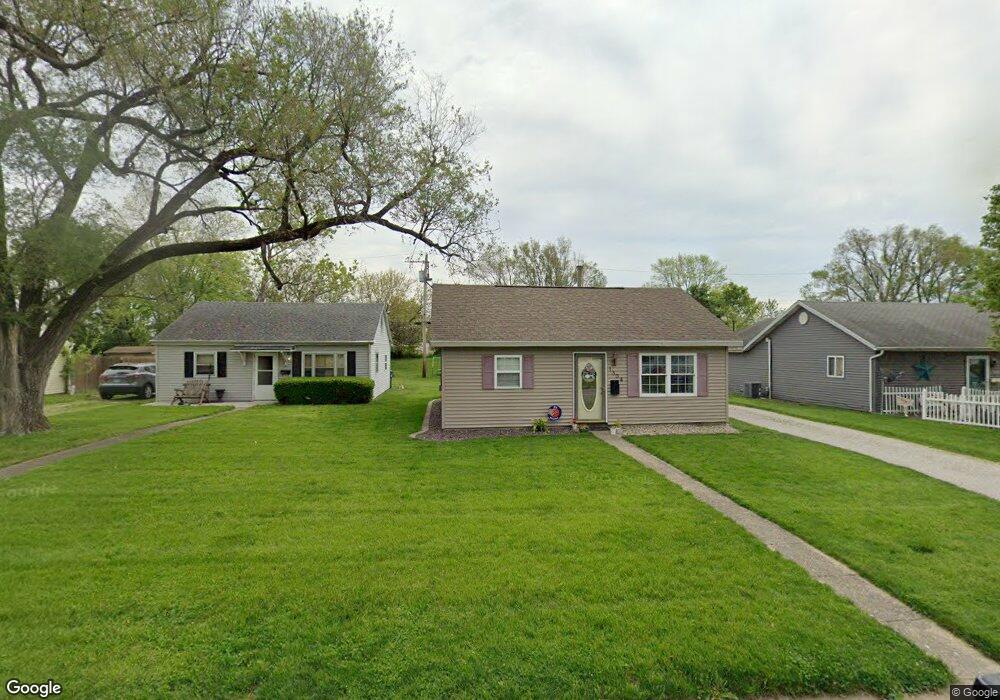 1304 S Lawn Dr, Mattoon, IL 61938 - photo 1