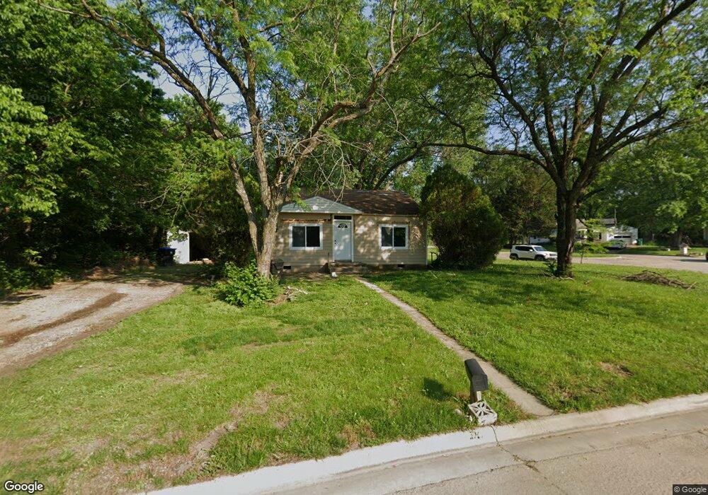 1203 SE Pinecrest Dr, Topeka, KS 66605 - photo 1