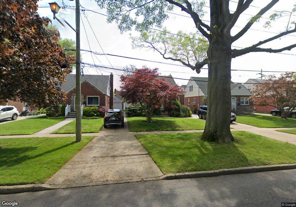 20 Dover Pkwy N, Garden City, NY 11530 - photo 1