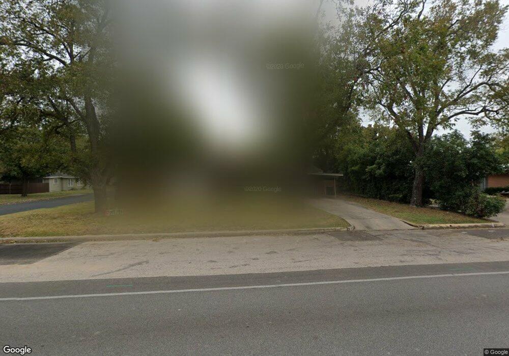 602 N Milam St, Fredericksburg, TX 78624 - photo 1