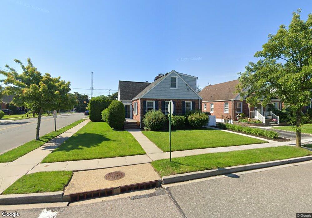 211 Dow Ave, Mineola, NY 11501 - photo 1