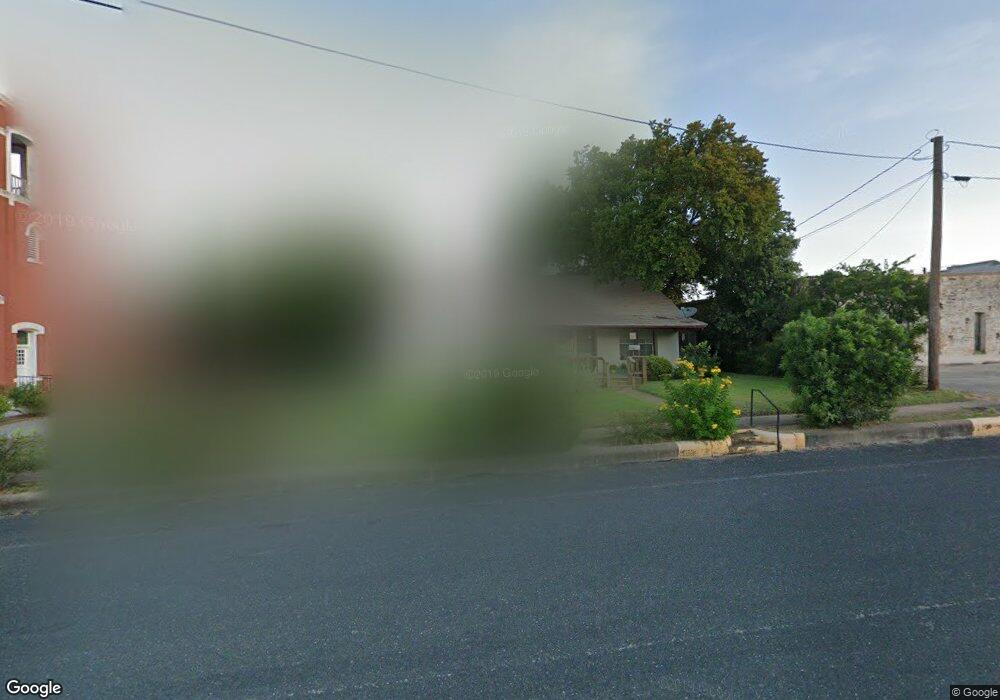 104 S Edison St, Fredericksburg, TX 78624 - photo 1