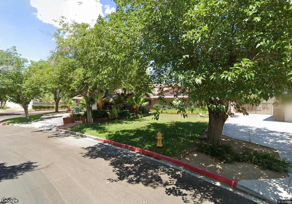 4114 E Pinecrest Cir, Las Vegas, NV 89121 - photo 1