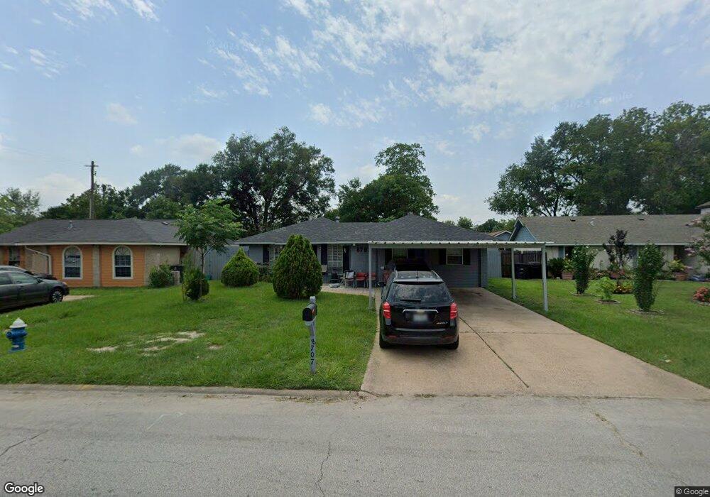 8707 Rutherford Ln, Houston, TX 77088 - photo 1