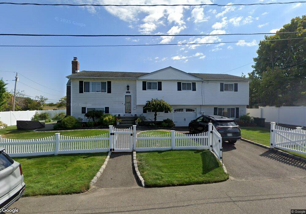 307 Oak Ave, Lindenhurst, NY 11757 - photo 1