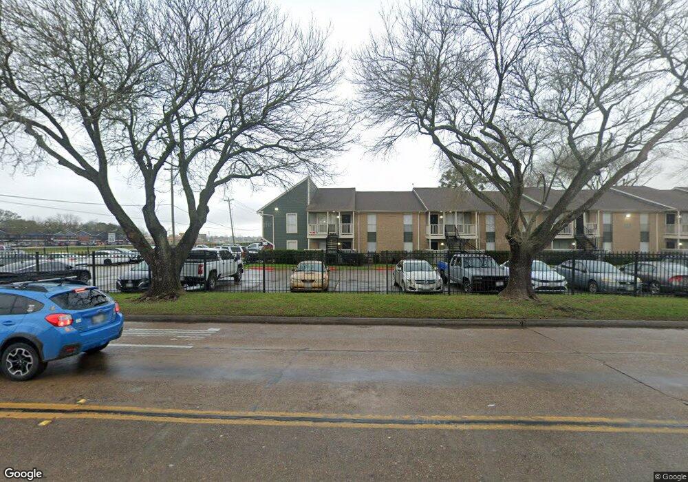 Huntington Oaks Apts, Alvin, TX 77511 - photo 1