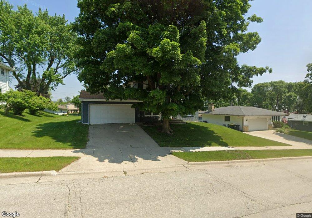 1913 Manhattan Dr, Waukesha, WI 53186 - photo 1