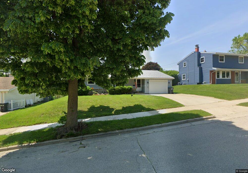 1910 Manhattan Dr, Waukesha, WI 53186 - photo 1