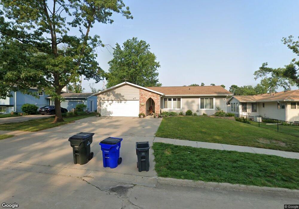 4633 Marsue Cir NE, Cedar Rapids, IA 52402 - photo 1