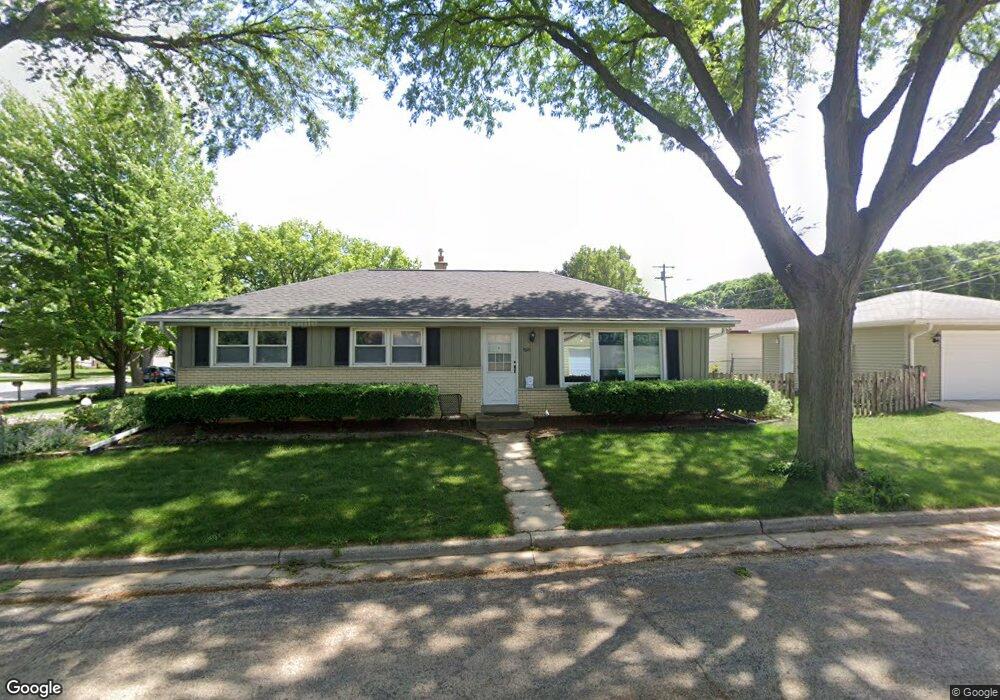 11605 W Garfield Ave, Milwaukee, WI 53226 - photo 1