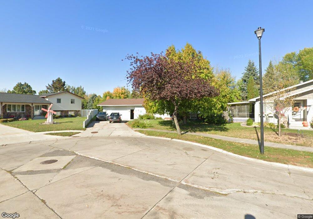 2308 W Springbrook Ct, Grand Forks, ND 58201 - photo 1