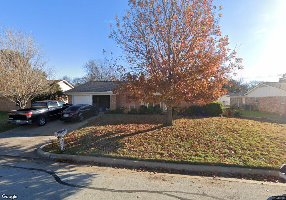 204 Glenn Dr, Hurst, TX 76053 - photo 1