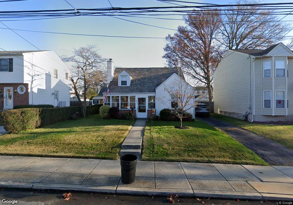 222 Edgewood Ave, Folsom, PA 19033 - photo 1