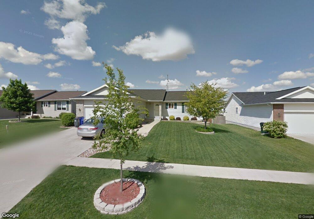 1106 Wolf Dr NW, Cedar Rapids, IA 52405 - photo 1