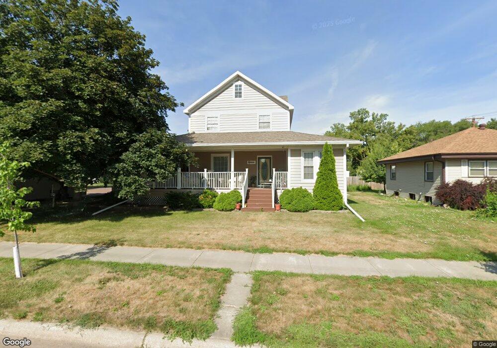 1220 E 4th Ave, Mitchell, SD 57301 - photo 1