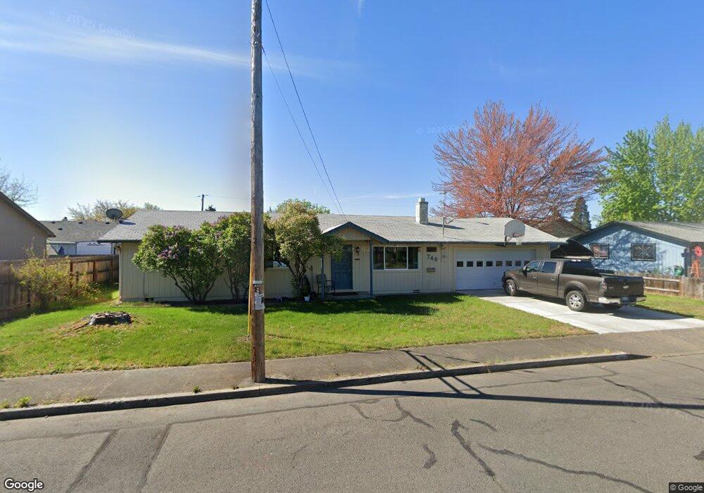 740 Chestnut St, Central Point, OR 97502 - photo 1