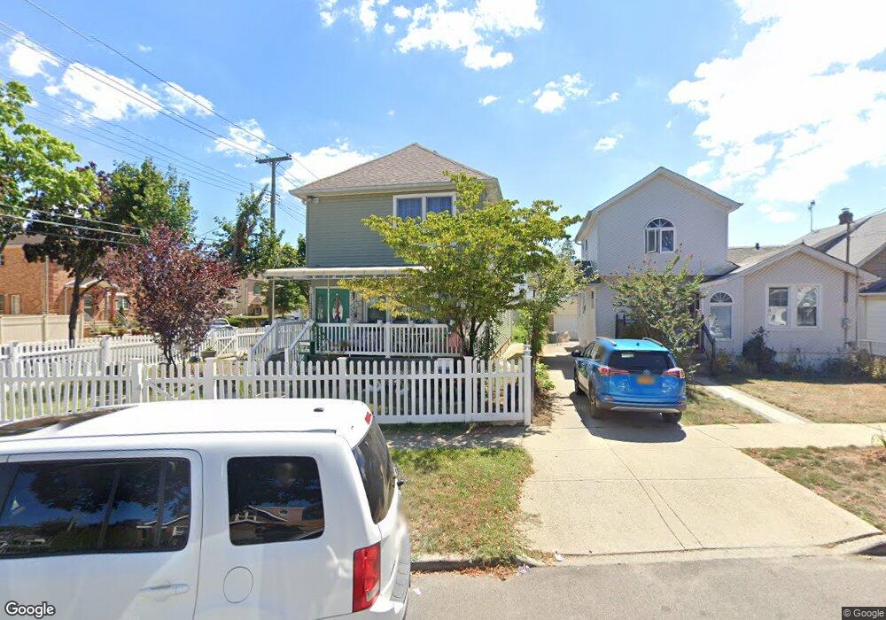 26018 E Williston Ave, Floral Park, NY 11001 - photo 1
