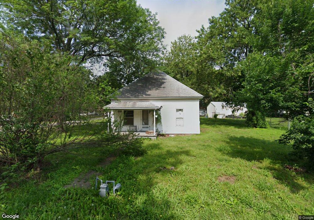 112 S Wells St, Altamont, KS 67330 - photo 1