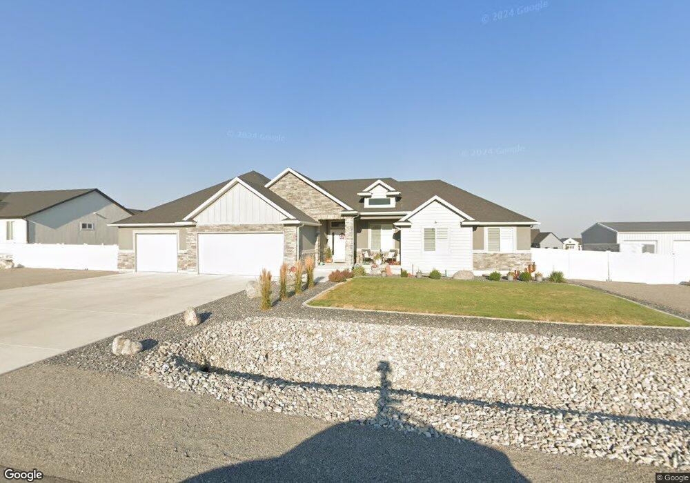 7181 N Blue Moon Dr, Lake Point, UT 84074 - photo 1