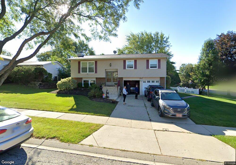 645 Chestnut Ct, Algonquin, IL 60102 - photo 1