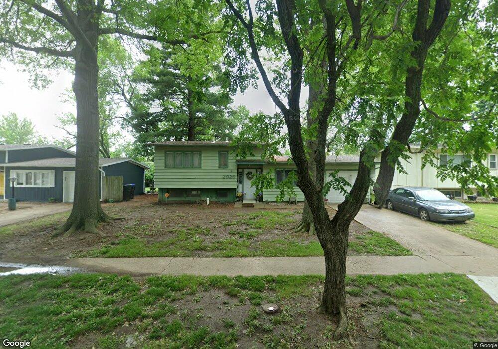 2929 SW Twilight Dr, Topeka, KS 66614 - photo 1