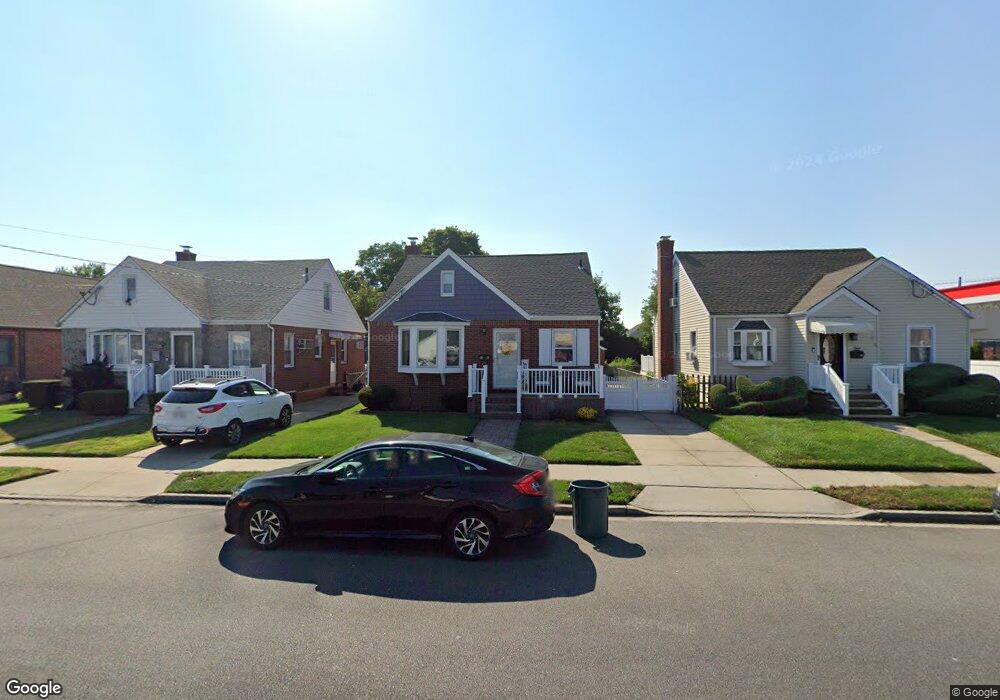 16 Scherer Blvd, Franklin Square, NY 11010 - photo 1