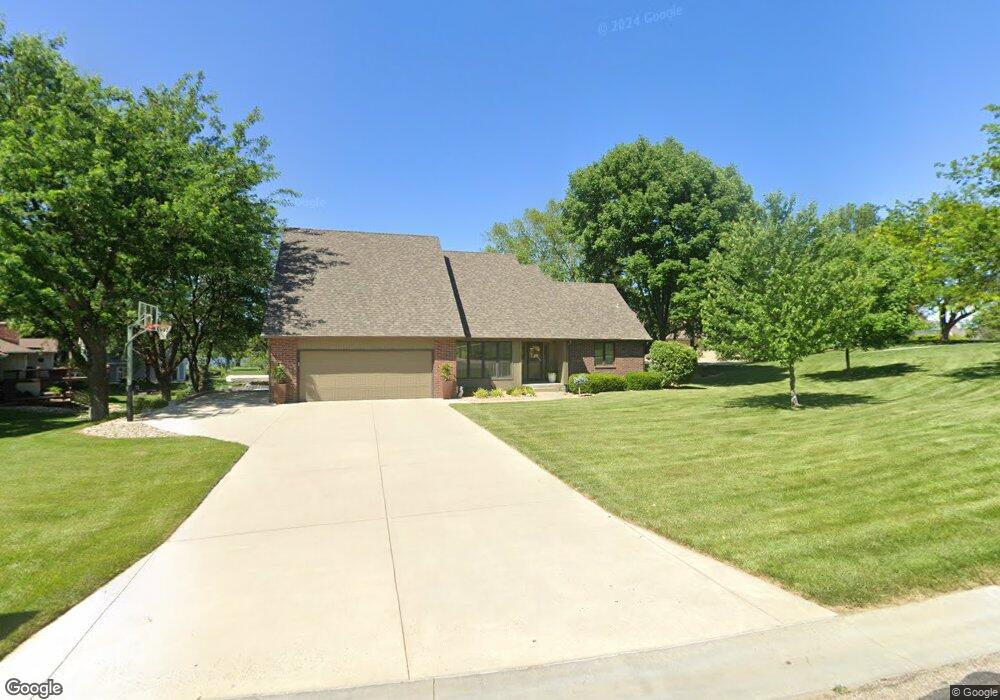 7200 SW Robins Dr, Topeka, KS 66610 - photo 1