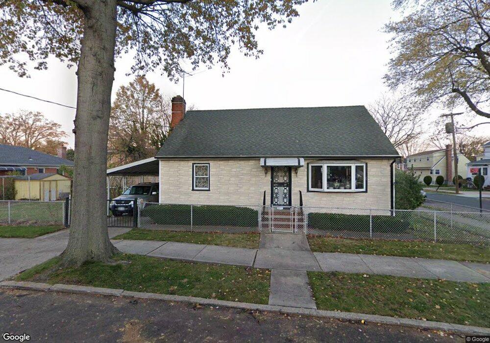 7539 166th St, Fresh Meadows, NY 11366 - photo 1