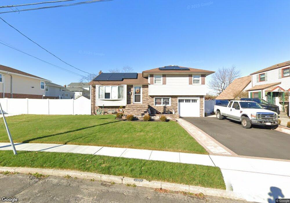 2823 Robert Ln, North Bellmore, NY 11710 - photo 1