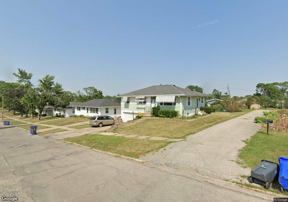 325 31st St NW, Cedar Rapids, IA 52405 - photo 1
