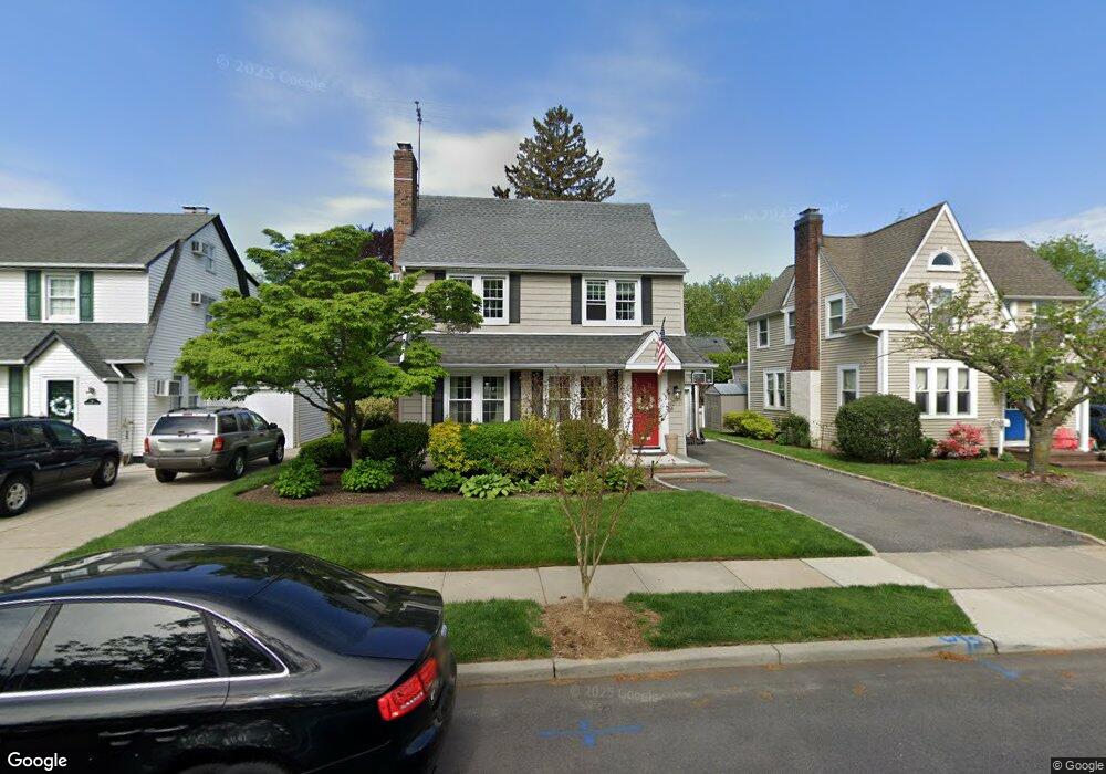 18 Roosevelt St, Garden City, NY 11530 - photo 1