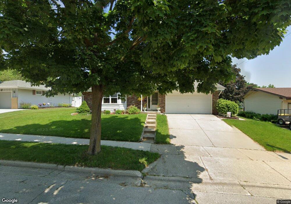 1927 Empire Dr, Waukesha, WI 53186 - photo 1