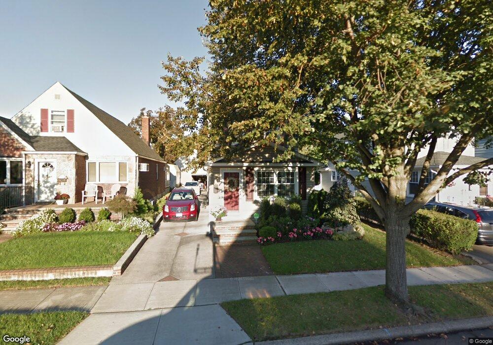 138 N 10th St, New Hyde Park, NY 11040 - photo 1