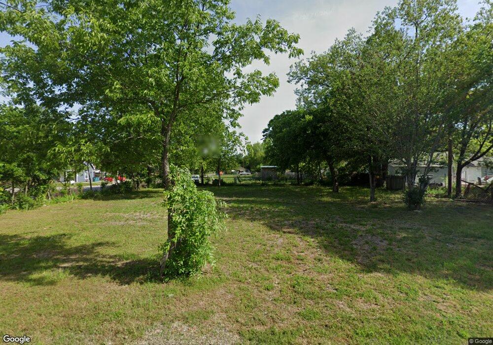 713 Hall St, Gainesville, TX 76240 - photo 1