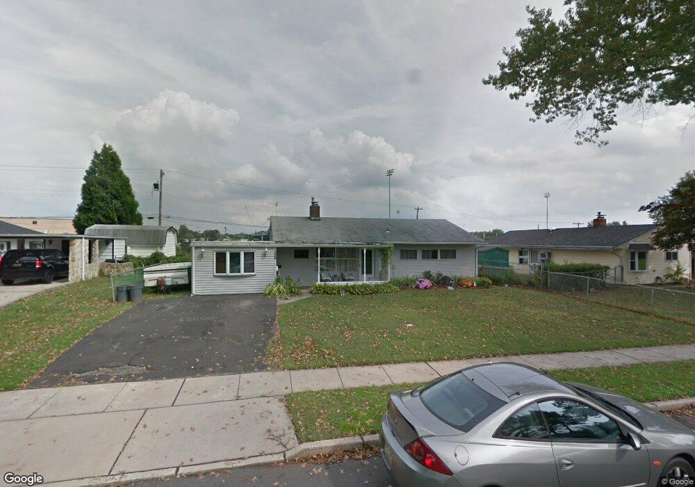 326 Blue Ridge Dr, Levittown, PA 19057 - photo 1