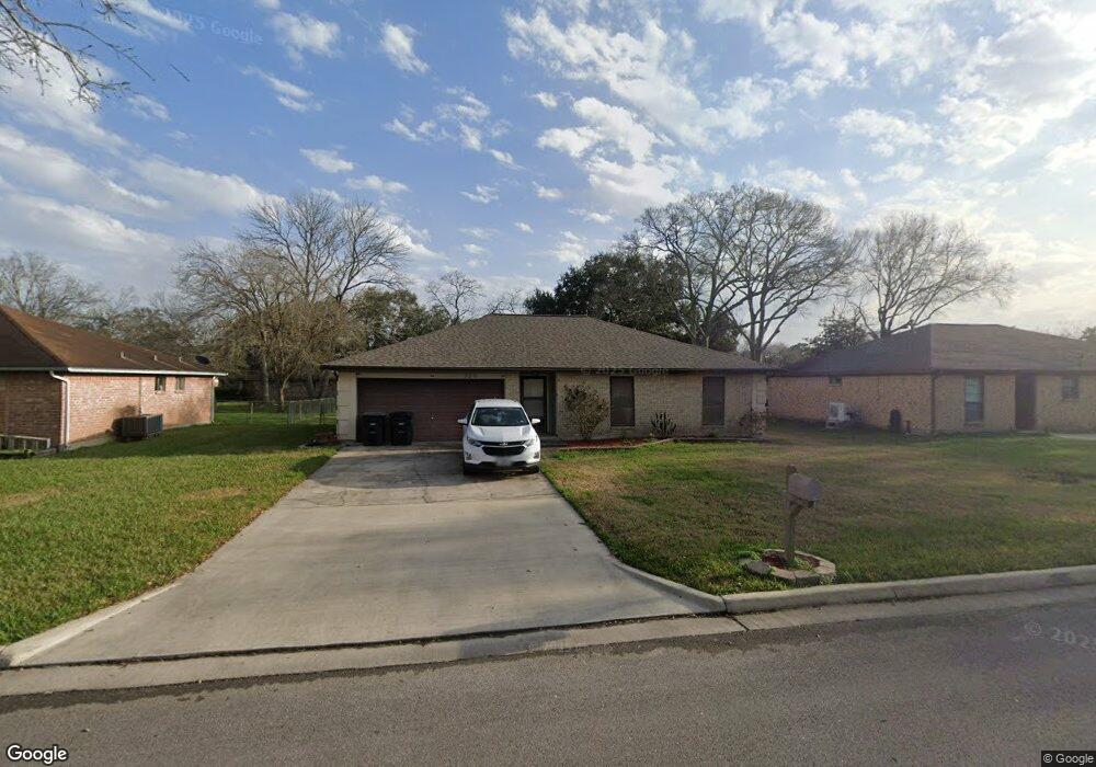 320 Coventry Ln, Alvin, TX 77511 - photo 1