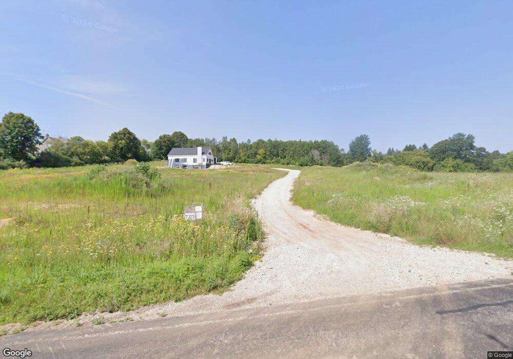 7315 Glacier Dr, West Bend, WI 53090 - photo 1