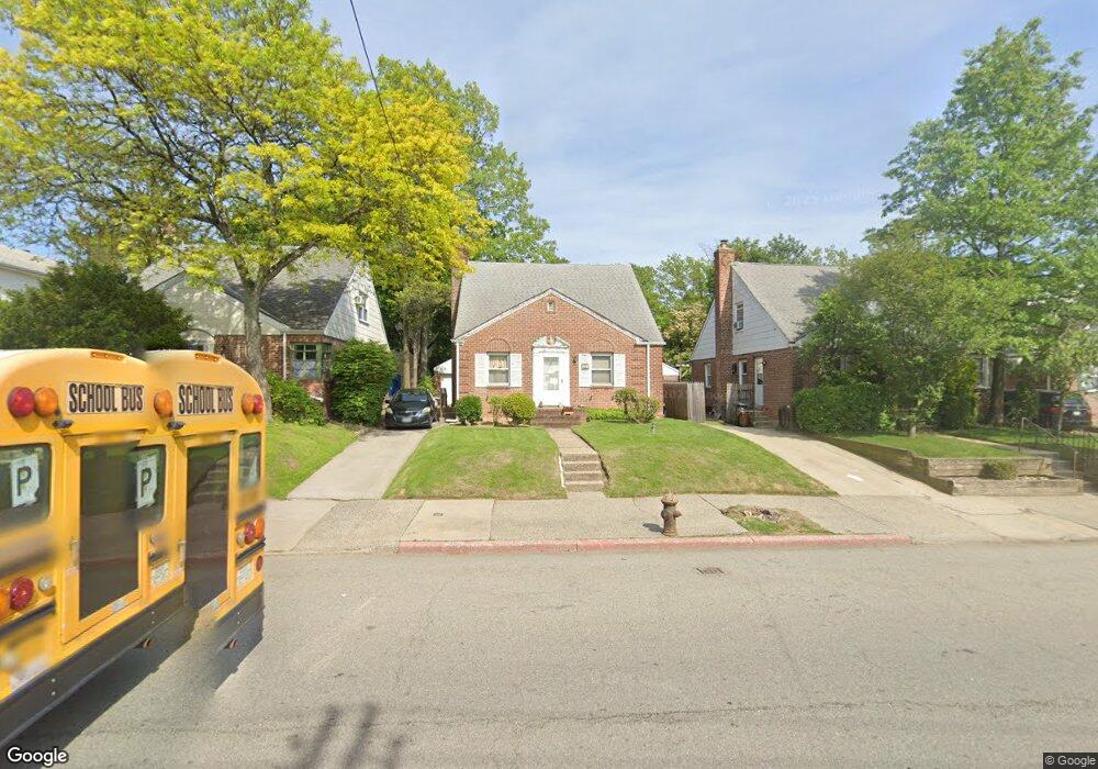 6127 Little Neck Pkwy, Little Neck, NY 11362 - photo 1